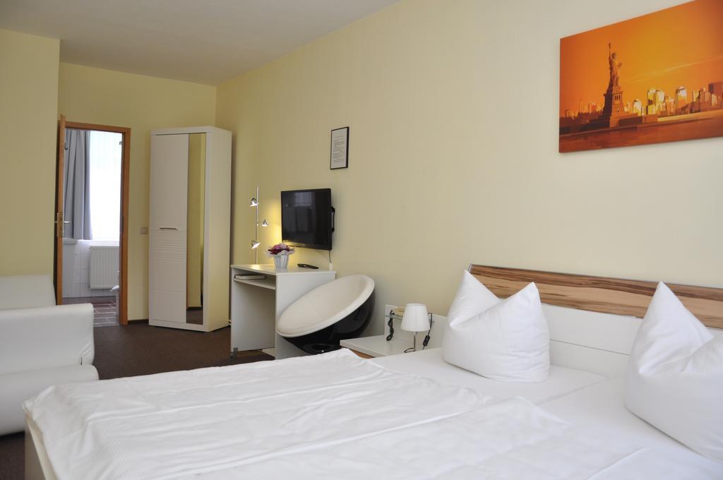 Hotel An Der Kapelle Майнинген Экстерьер фото